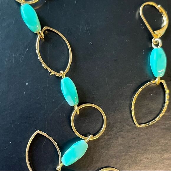 Avon GoldTone Link Necklace Earrings Green Oval Stones White Pearlescent Pendant - Picture 7 of 10